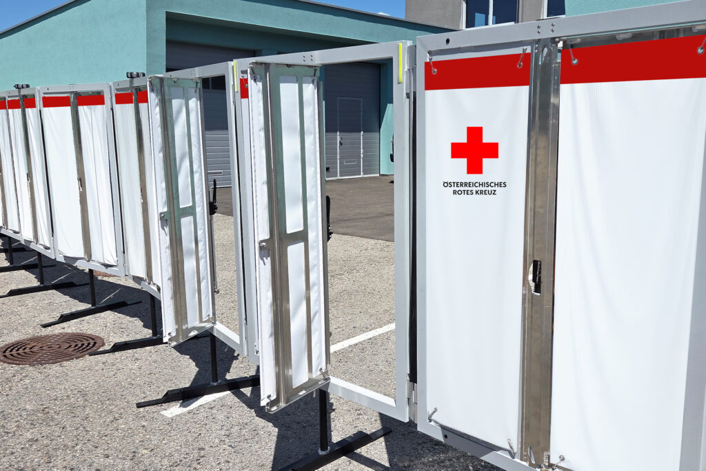 OpticBARRIER – Taktischer Vorteil: integrierte Drehtüren bei maximaler Wetterfestigkeit.